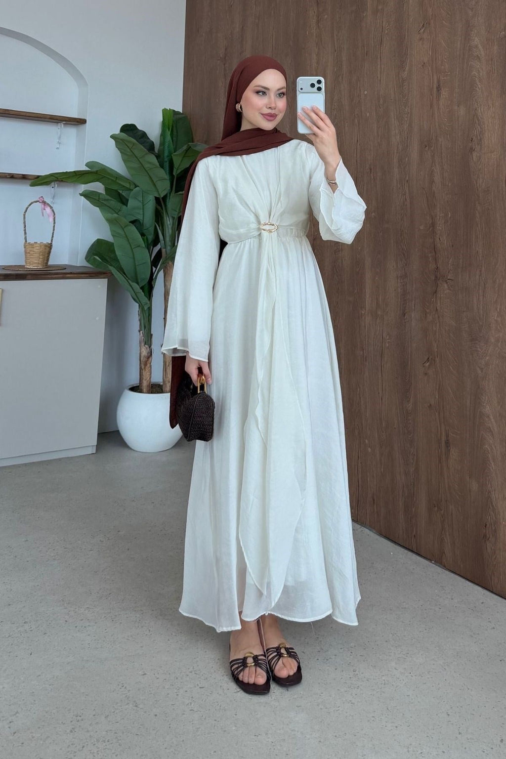 Fidan Broş Detaylı Elbise