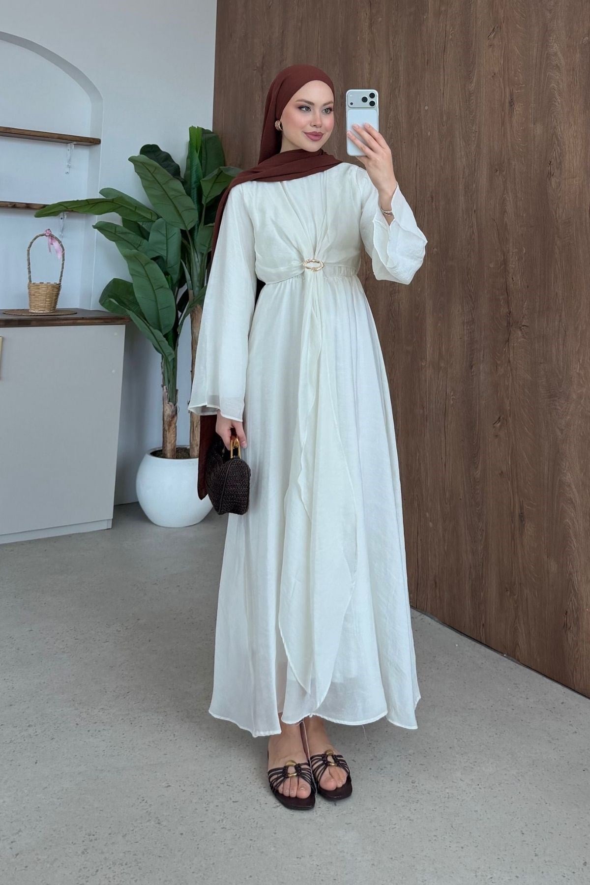 Fidan Broş Detaylı Elbise