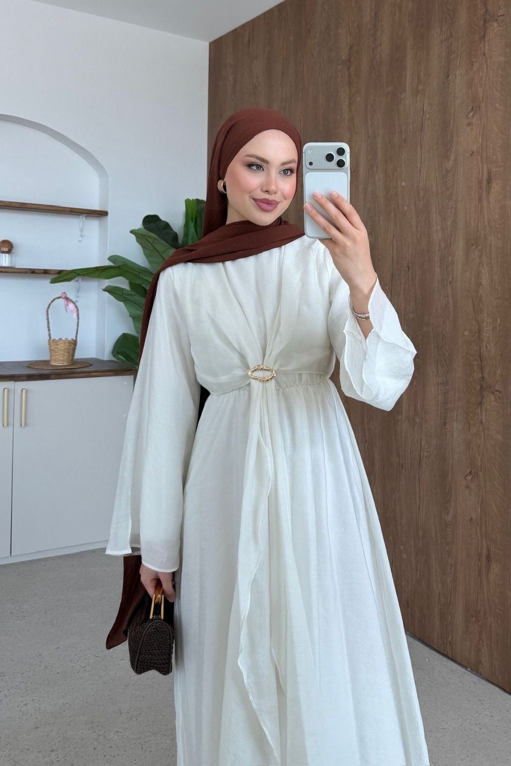 Fidan Broş Detaylı Elbise