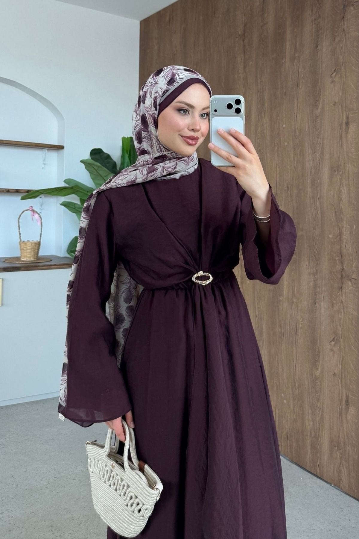 Fidan Broş Detaylı Elbise