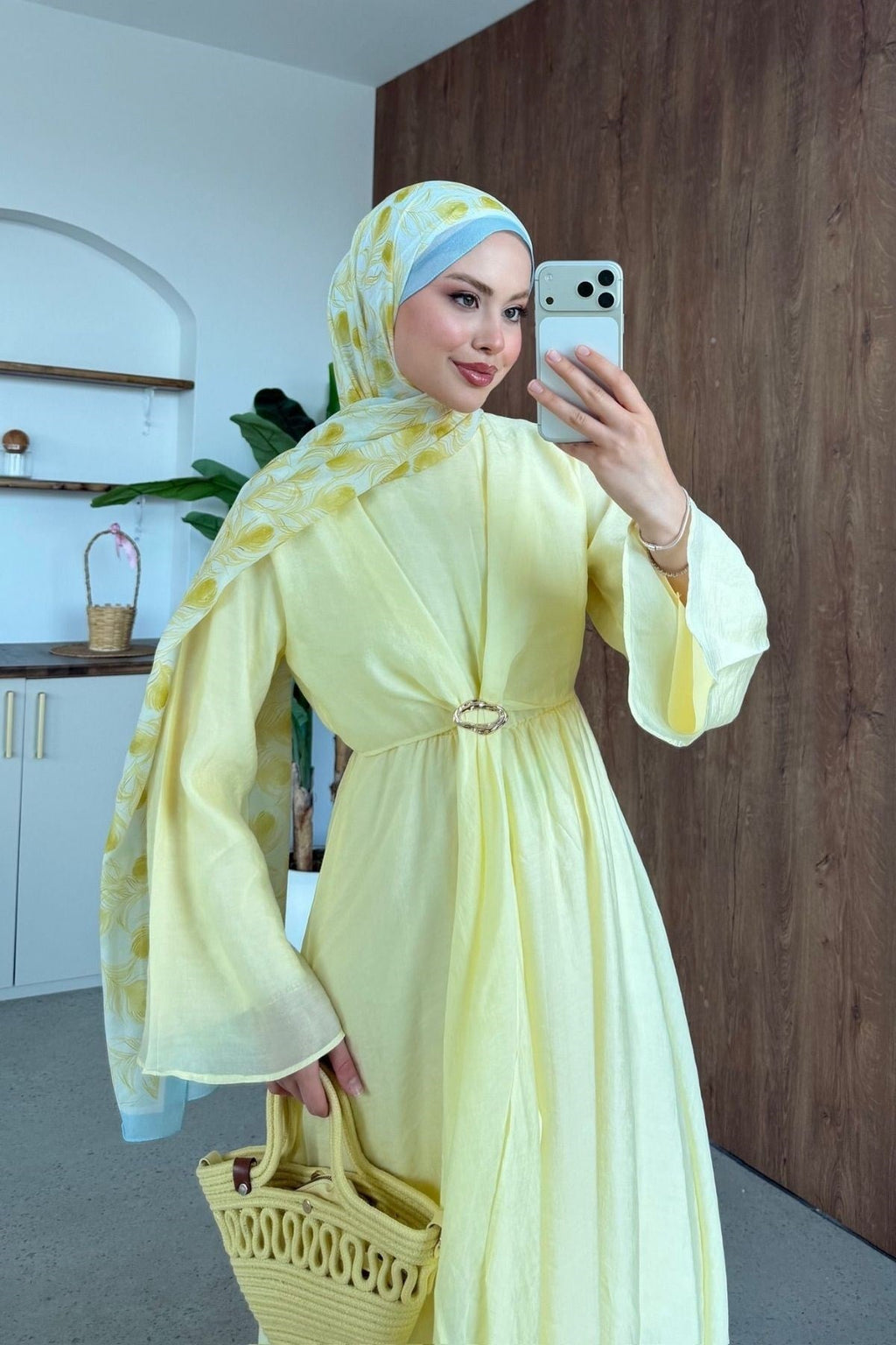 Fidan Broş Detaylı Elbise