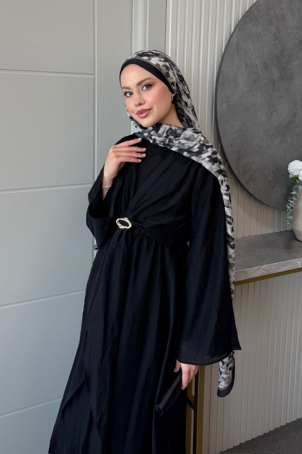 Fidan Broş Detaylı Elbise