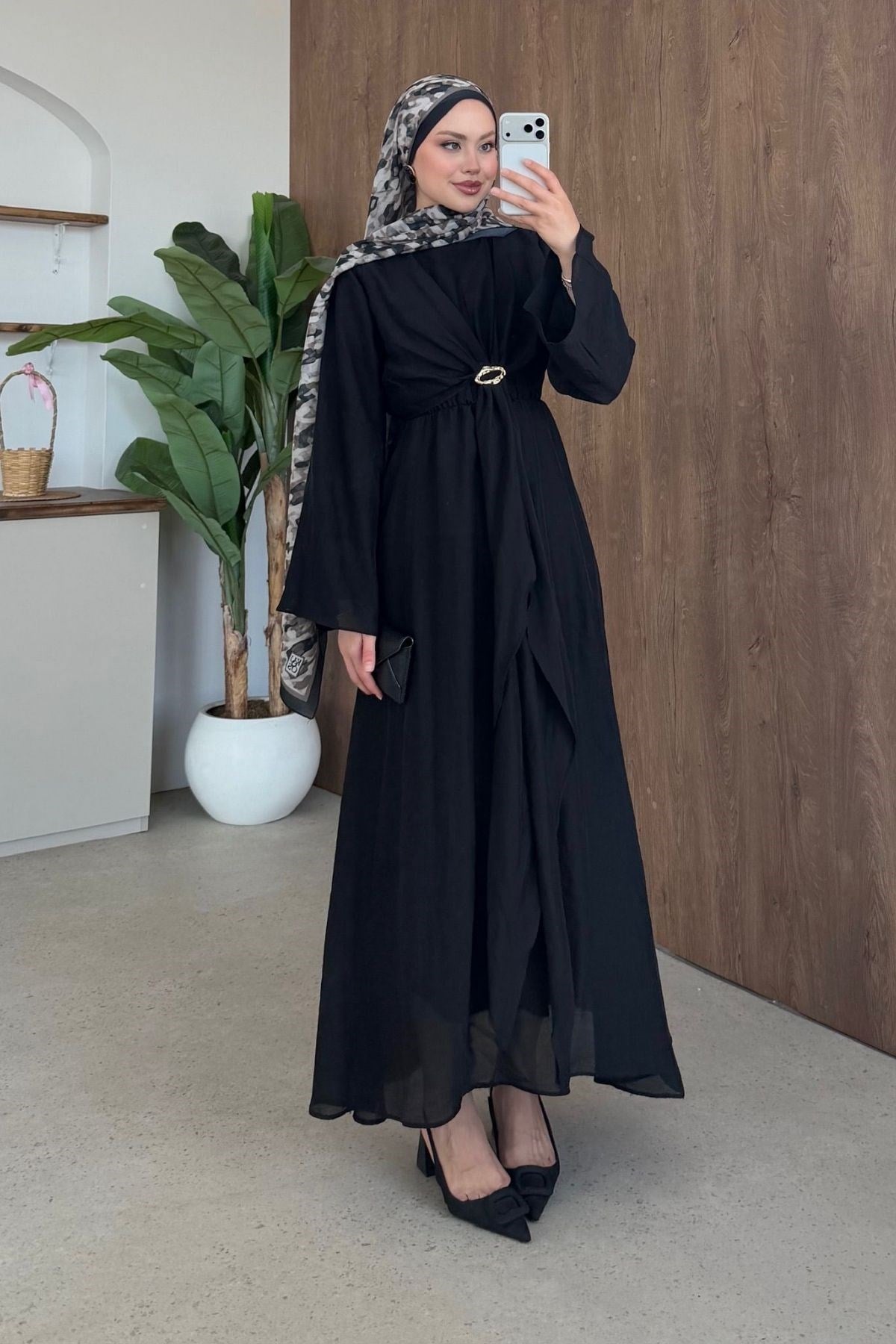 Fidan Broş Detaylı Elbise
