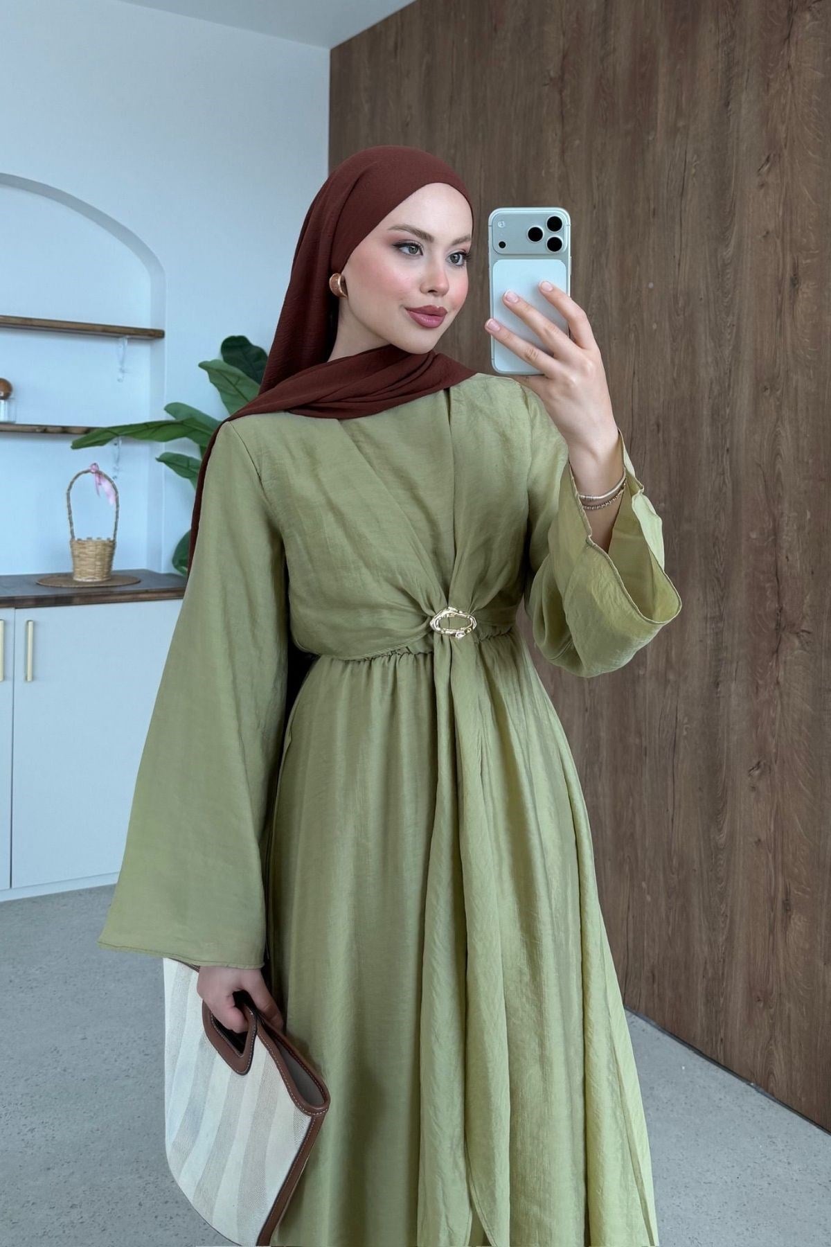 Fidan Broş Detaylı Elbise