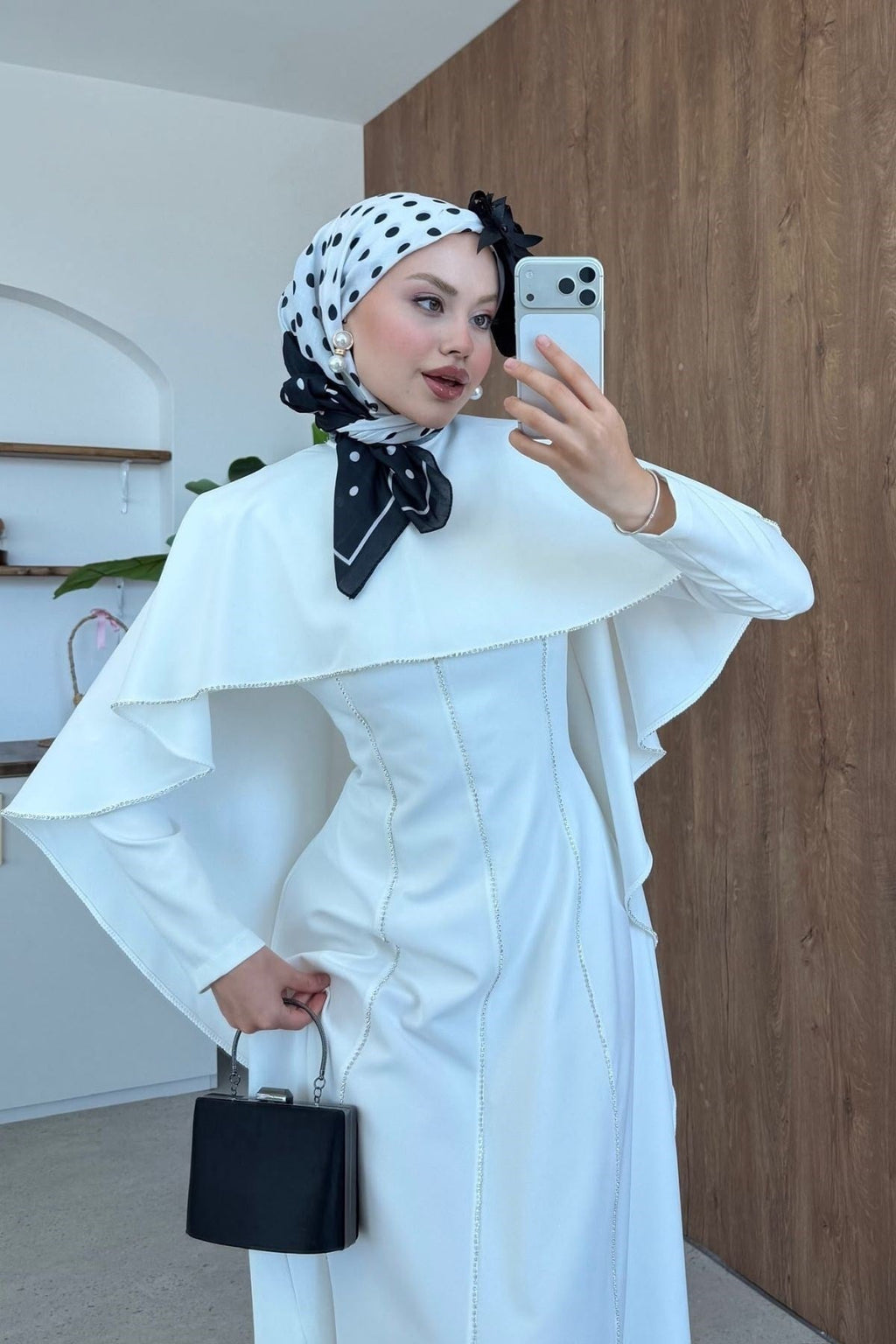 Zincir Detaylı Pelerin Elbise