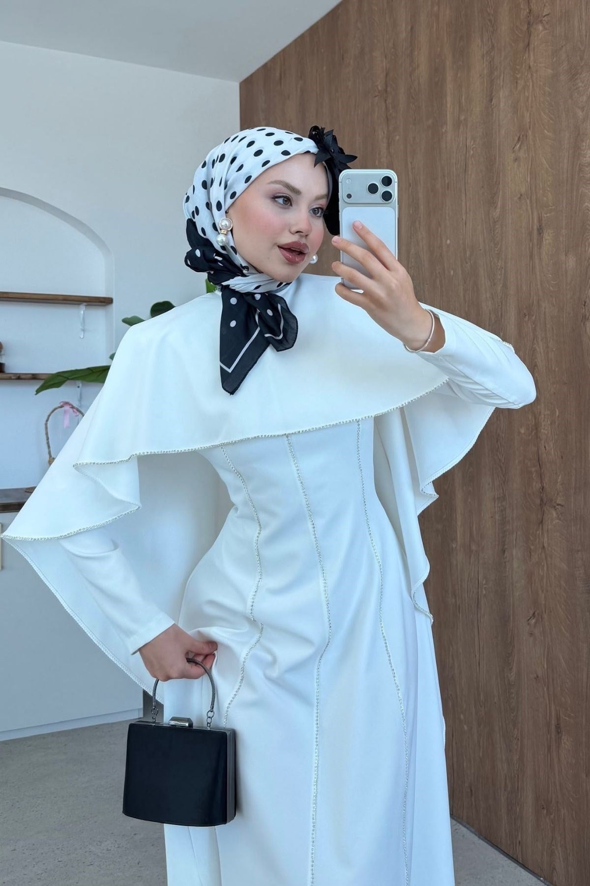 Zincir Detaylı Pelerin Elbise